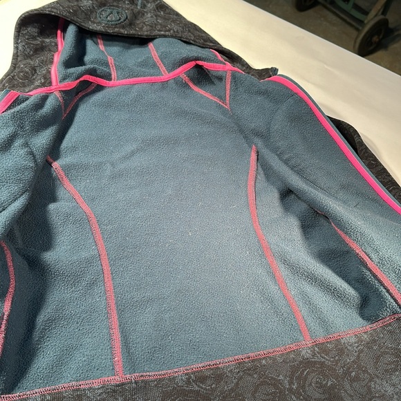 Lululemon Scuba Hoodie Beautiful deep blue paisley size 4 - Picture 6 of 7